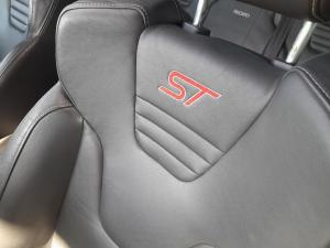 Ford Focus ST 3 - Image 17