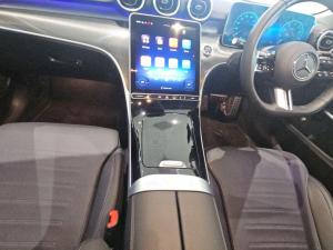 Mercedes-Benz C-Class C200 Avantgarde - Image 11