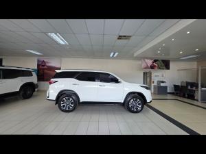 Toyota Fortuner 2.4GD-6 4x4 - Image 3