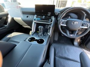 Toyota Land Cruiser 300 3.3D GR-Sport - Image 6