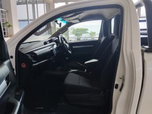 Toyota Hilux 2.4GD-6 single cab 4x4 Raider manual - Image 7
