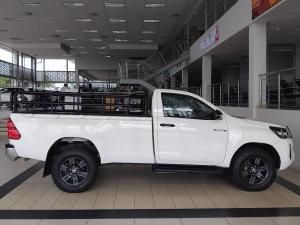 Toyota Hilux 2.4GD-6 single cab 4x4 Raider manual - Image 3