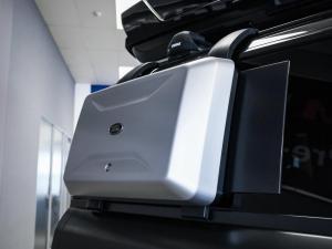 Land Rover Defender 90 V8 Carpathian Edition - Image 6