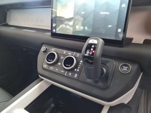 Land Rover Defender 110 D250 X-Dynamic SE - Image 16