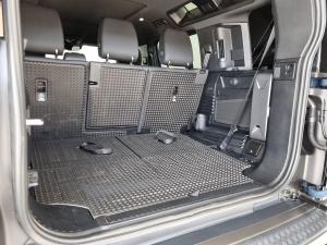 Land Rover Defender 110 D250 X-Dynamic SE - Image 26