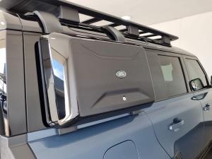 Land Rover Defender 110 D250 X-Dynamic SE - Image 27