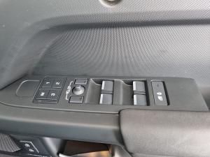 Land Rover Defender 110 D250 X-Dynamic SE - Image 28