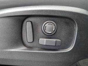 Land Rover Defender 110 D250 X-Dynamic SE - Image 29