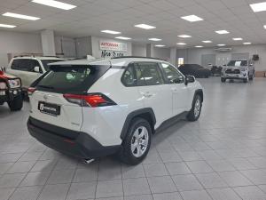 Toyota RAV4 2.0 GX auto - Image 2