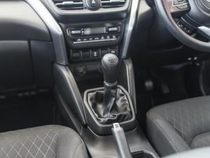 Toyota Urban Cruiser 1.5 XR manual - Image 9