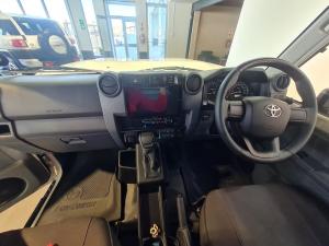 Toyota Land Cruiser 79 2.8GD-6 single cab auto - Image 6