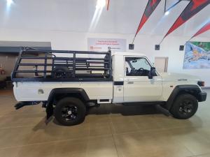 Toyota Land Cruiser 79 2.8GD-6 single cab auto - Image 3