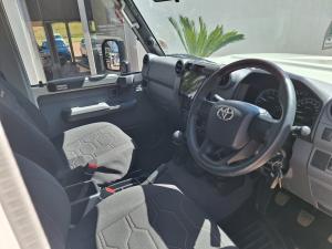 Toyota Land Cruiser 79 4.5D-4D LX V8 single cab - Image 7