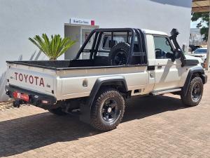Toyota Land Cruiser 79 4.5D-4D LX V8 single cab - Image 2