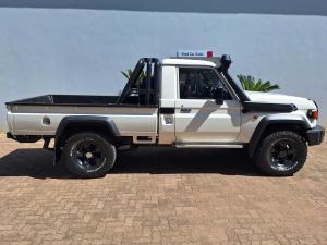 Toyota Land Cruiser 79 4.5D-4D LX V8 single cab - Image 3