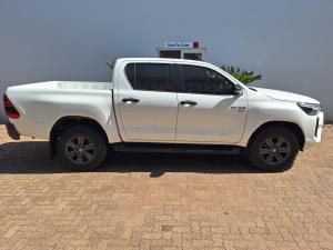 Toyota Hilux 2.8GD-6 48V double cab Raider - Image 3