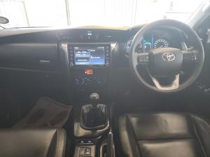 Toyota Fortuner 2.4GD-6 manual - Image 6