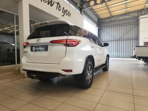 Toyota Fortuner 2.4GD-6 manual - Image 2
