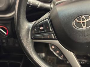 Toyota Vitz 1.0 XR manual - Image 9