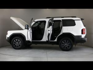 Toyota Land Cruiser Prado 2.8GD VX-R - Image 26