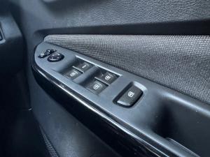 Nissan Magnite 1.0 Turbo Acenta Kuro auto - Image 23