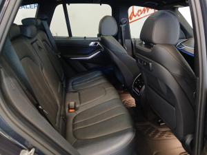 BMW X5 M50i - Image 17