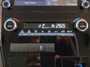 Toyota Quantum 2.8 LWB bus 6-seater VX Premium - Image 15