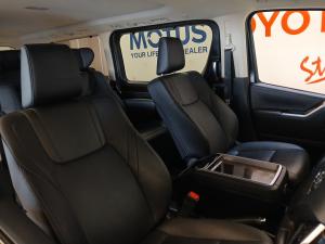 Toyota Quantum 2.8 LWB bus 6-seater VX Premium - Image 16