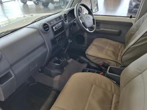 Toyota Land Cruiser 79 4.5DS/C - Image 7