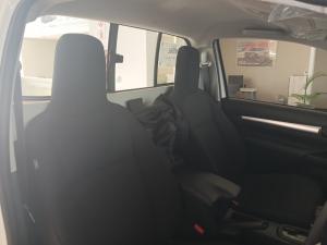 Toyota Hilux 2.4 GD-6 RB Raider automaticS/C - Image 15