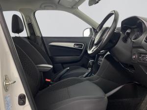 Suzuki Vitara Brezza 1.5 GLX automatic - Image 15