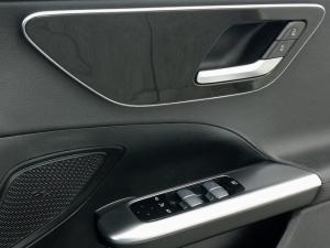 Mercedes-Benz C-Class C200 Avantgarde - Image 15