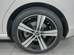Mercedes-Benz C-Class C200 Avantgarde - Image 16