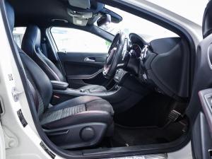 Mercedes-Benz GLA GLA220d 4Matic Style - Image 11