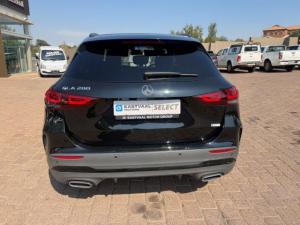 Mercedes-Benz GLA GLA200 Progressive - Image 6