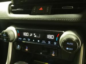 Toyota RAV4 2.0 VX - Image 22