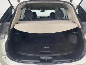 Nissan X-Trail 2.5 4x4 SE - Image 12