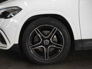 Mercedes-Benz GLA GLA200d Progressive - Image 4