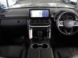 Toyota Land Cruiser 300 3.5T GR-Sport - Image 24