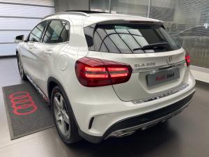 Mercedes-Benz GLA GLA200 - Image 10