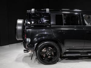 Land Rover Defender 110 D300 X-Dynamic HSE - Image 29