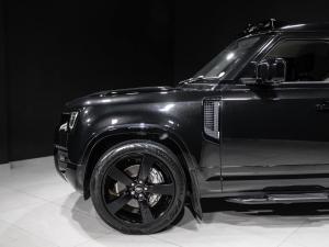 Land Rover Defender 110 D300 X-Dynamic HSE - Image 7