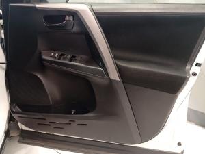 Toyota RAV4 2.0 GX auto - Image 21