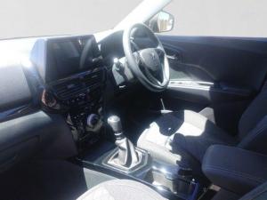Mahindra XUV 3XO 1.2T MX2 manual - Image 9