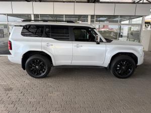 Toyota Land Cruiser Prado 2.8GD VX-L - Image 3