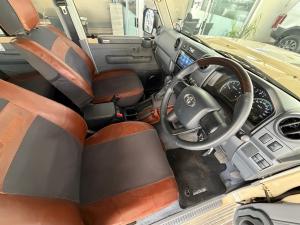 Toyota Land Cruiser 76 2.8GD-6 station wagon VX - Image 14