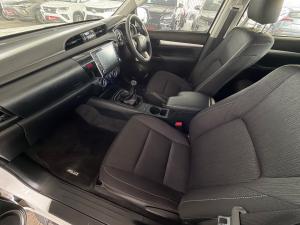 Toyota Hilux 2.4GD-6 double cab Raider manual - Image 7