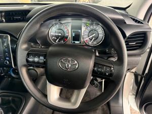 Toyota Hilux 2.4GD-6 double cab Raider manual - Image 8