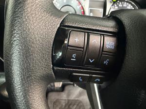 Toyota Hilux 2.4GD-6 double cab Raider manual - Image 9