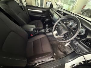 Toyota Hilux 2.4GD-6 double cab Raider manual - Image 13